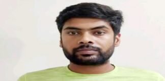 नौसेना का कर्मचारी