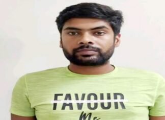 नौसेना का कर्मचारी