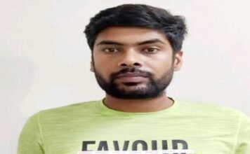 नौसेना का कर्मचारी