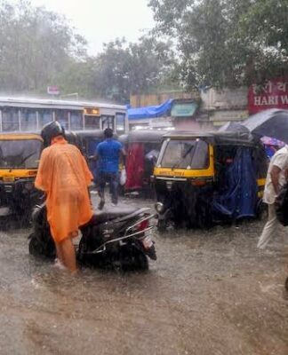 भारी बारिश