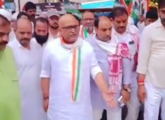 ‘पोल खोल यात्रा’ निकालने पर कांग्रेस यूपी अध्यक्ष समेत 50 कार्यकर्ताओं के खिलाफ चौकी इंचार्ज की तहरीर पर मुकदमा दर्ज एफआइआर
