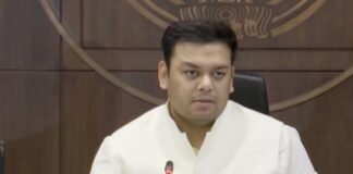 विरोध के बाद बैकफुट पर योगी सरकार, एक किलोमीटर से ज्यादा दूर व 50 से अधिक छात्रों वाले स्कूल नहीं करेगी बंद स्कूल मर्जर