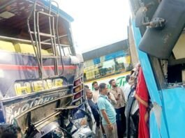 कुलगाम में तीन गाड़ियों की आपस में टक्कर, दस श्रद्धालु घायल गाड़ियों की टक्कर