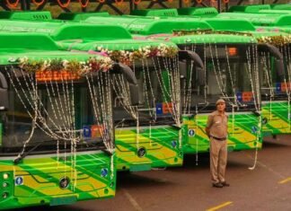 डीटीसी बस