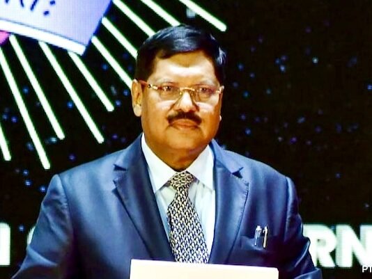 CJI की छात्रों को सलाह, छात्रवृत्ति पर विदेश जाकर पढ़ाई करें, न कि परिवार की आर्थिक स्थिति पर डालें दबाव सीजेआइ