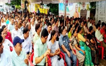 पुरानी पेंशन बहाली के लिए शिक्षकों ने किया लखनऊ में प्रदर्शन, CM योगी को भेजा 31 सूत्रीय मांग पत्र माध्यमिक शिक्षक