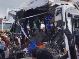 दर्दनाक: स्नान कर लौट रहे श्रद्धालुओं की बस खड़ी ट्रक से टक्कराई, दस की मौत, 30 से अधिक घायल पश्चिम बंगाल