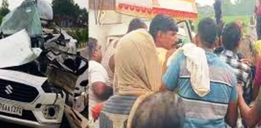 यूपी: ट्रक से टकराई बेकाबू कार, पति-पत्नी समेत परिवार के पांच सदस्यों की मौत सड़क हादसा