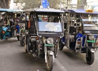 हर ई-रिक्शा पर चालक का नाम व मोबाइल नंबर हो दर्ज, महिला आयोग अध्यक्ष ने दिया अफसरों को निर्देश महिला आयोग