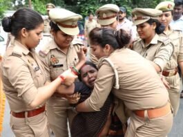 शिक्षक भर्ती के दलित-OBC अभ्यर्थियों ने केशव मौर्या के आवास का घेराव कर योगी सरकार पर लगाया नियुक्ति लटकाने का आरोप शिक्षक भर्ती नियुक्ति