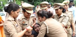 शिक्षक भर्ती के दलित-OBC अभ्यर्थियों ने केशव मौर्या के आवास का घेराव कर योगी सरकार पर लगाया नियुक्ति लटकाने का आरोप शिक्षक भर्ती नियुक्ति