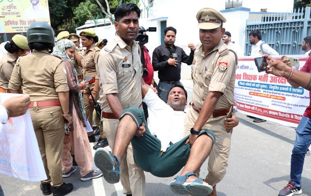 आरक्षण में घोटाला आरक्षण में घोटाला