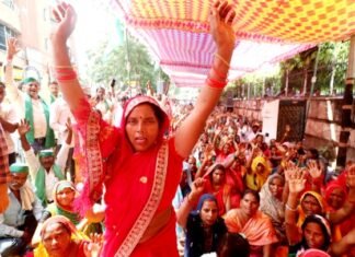 बिजली-पानी की समस्या से नाराज किसानों ने घेरा शक्ति भवन किसानों का प्रदर्शन