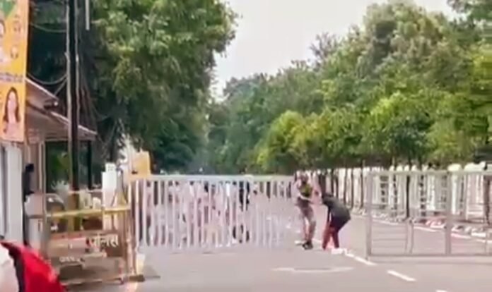 आत्मदाह की कोशिश आत्मदाह की कोशिश