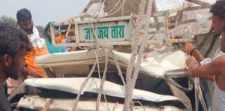पिकअप को मारी टक्कर