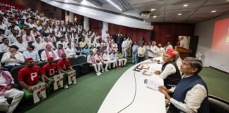 अखिलेश यादव