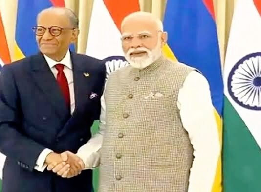 वाराणसी में मॉरीशस के प्रधानमंत्री की मुलाकात कर PM मोदी ने कहा, दोनों देश हैं परिवार मॉरीशस के प्रधानमंत्री