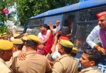 ABVP के समर्थन में उतरा समाजवादी छात्र सभा, राजभवन के सामने किया प्रदर्शन रामस्वरूप विश्वविद्याल