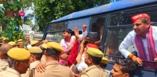 ABVP के समर्थन में उतरा समाजवादी छात्र सभा, राजभवन के सामने किया प्रदर्शन रामस्वरूप विश्वविद्याल