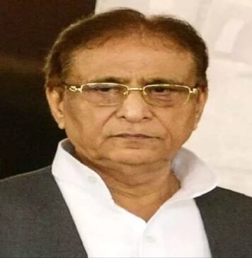 अधिकारियों को तनखइया कहने पर कोर्ट ने सुनाई आजम खान को दो साल की सजा, जुर्माना भी लगाया आजम खान