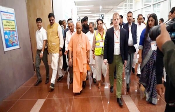 CM योगी ने किया नोएडा एयरपोर्ट का निरीक्षण, अफसरों को दिए जल्द काम पूरा करने के निर्देश नोएडा इंटरनेशनल एयरपोर्ट