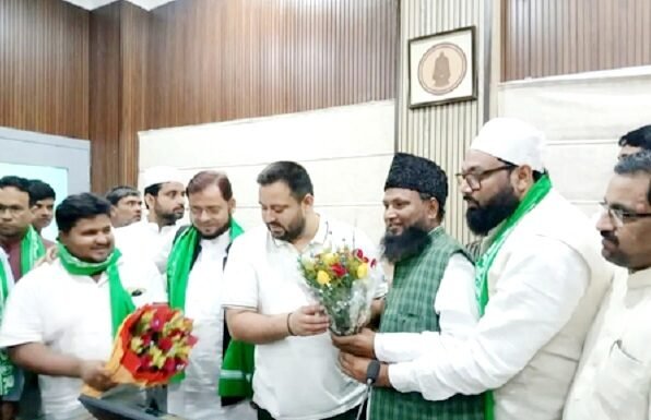 बिहार चुनाव के बीच ओवैसी को लगा बड़ा झटका, AIMIM छोड़ RJD में शामिल हुए कई नेता आरजेडी