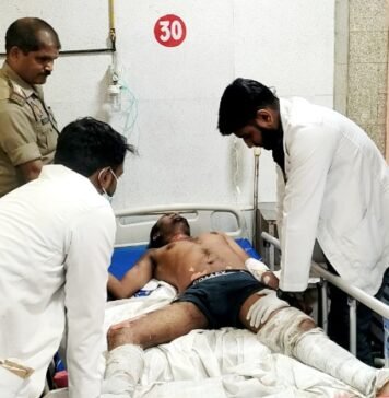 पुलिस के कार्रवाई नहीं करने से नाराज युवक ने CM आवास के पास लगाई खुद को आग, मचा हड़कंप लगाई खुद को आग