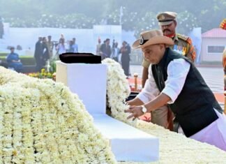पुलिस स्मृति दिवस पर शहीदों को श्रद्धांजलि दे बोले राजनाथ सिंह, सेना व पुलिस राष्ट्रीय सुरक्षा के स्तंभ राजनाथ सिंह