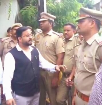 हाउस अरेस्ट