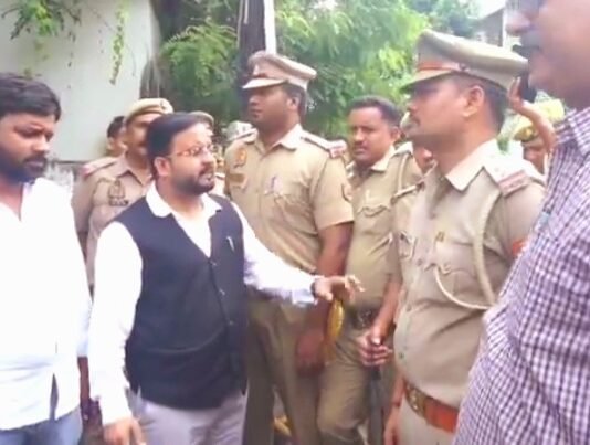बरेली जाने वाले AAP नेताओं को रोकने पर बोले संजय सिंह, यूपी में लोकतांत्रिक तरीके से आवाज उठाना भी है बंद हाउस अरेस्ट