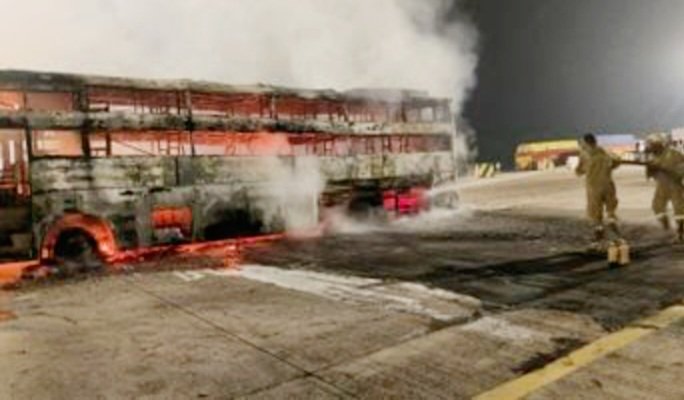 Screenshot_20251026-215343_Gallery बस का टायर फटा