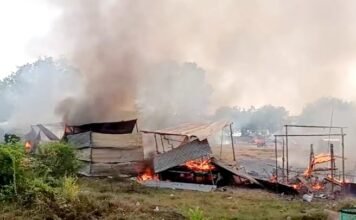 UP: पटाखा बाजार में लगी भीषण आग, 65 दुकानें राख, कई घायल, करोड़ों का नुकसान, धमाकों से दहला इलाका पटाखा बजार