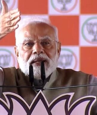 राहुल गांधी पर पलटवार कर प्रधानमंत्री मोदी ने कहा, ‘जो लोग नामदार हैं वो कामदार को गाली ही देंगे’ प्रधानमंत्री मोदी