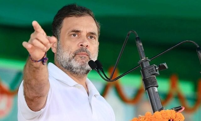 मुजफ्फरपुर जनसभा में राहुल का हमला, भाजपा के हाथ में नीतीश जी का रिमोट  भाजपा के हाथ में रिमोट