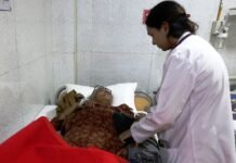 दबंगों से परेशान मथुरा से आए मां-बेटे ने खाया जहर, लेटर में लिखा, मंत्री के बिजनेस पार्टनर ने छीना घर मां-बेटे ने खाया जहर