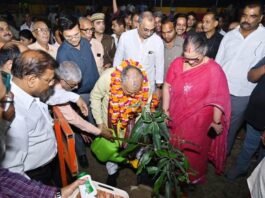 एक पेड़ मां के नाम