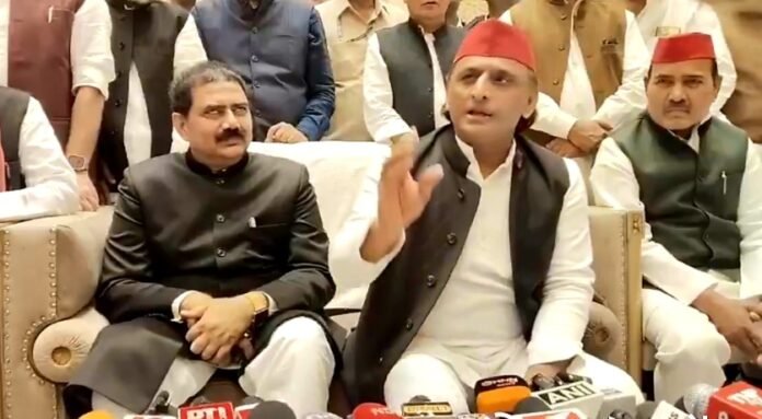 अखिलेश यादव अखिलेश यादव