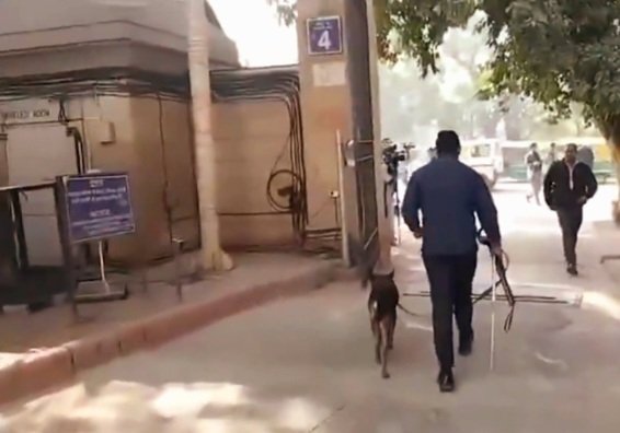 बम की धमकी बम की धमकी