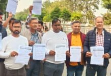 RTO की अवैध वसूली से तंग चालकों ने किया प्रदर्शन, दी आत्मदाह की चेतावनी ऑटो लोडर चालक