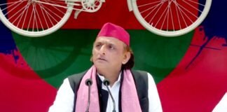 अखिलेश का आरोप, चुनाव आयोग के हाथ खून से रंगे, BLO पर दिया जा रहा जबरदस्ती का वर्क प्रेशर हाथ खून से रंगे