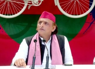 हाथ खून से रंगे