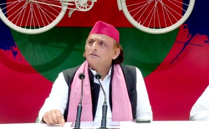 हाथ खून से रंगे हाथ खून से रंगे