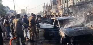 कार में लगी आग