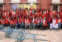 कुलियों का प्रदर्शन