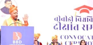 BBD के दीक्षांत समारोह में शामिल हुए सीएम योगी ने युवाओं से कहा, जीवन में कोई नहीं होता अयोग्य दीक्षांत समारोह