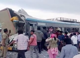 गिट्टी लदी तेज रफ्तार डंपर ने मारी बस में टक्कर, 19 यात्रियों की मौत, 20 घायल, मचा कोहराम सड़क हादसा