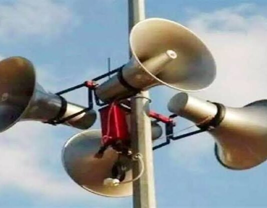हाईकोर्ट की गाइडलाइन पर पुलिस ने लखनऊ में हटाया मंदिर-मस्जिदों से लाउडस्पीकर लाउडस्पीकर