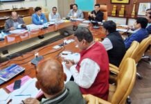 440 करोड़ से बनेगा एकीकृत मंडलीय कार्यालय, प्रेजेंटेशन देख कमिश्नर LDA अफसरों से बोले, अनुरक्षण के नाम पर हो कम से कम खर्च, ये निर्देश भी दिये लखनऊ एकीकृत मंडलीय कार्यालय