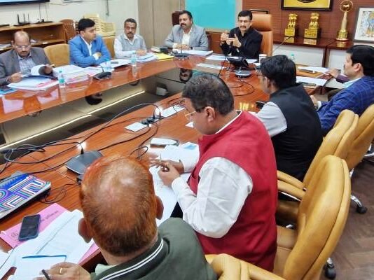 440 करोड़ से बनेगा एकीकृत मंडलीय कार्यालय, प्रेजेंटेशन देख कमिश्नर LDA अफसरों से बोले, अनुरक्षण के नाम पर हो कम से कम खर्च, ये निर्देश भी दिये लखनऊ एकीकृत मंडलीय कार्यालय