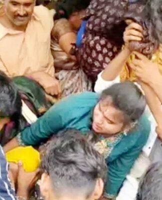 ‘वेंकटेश्वर मंदिर में कार्तिक एकादशी पर भगदड़, दस श्रद्धालुओं की मौत, कई गंभीर’ मंदिर में भगदड़